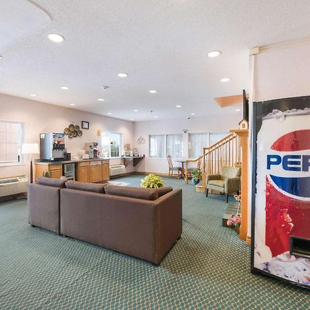 Rodeway Inn Urbana Champaign University Area Экстерьер фото