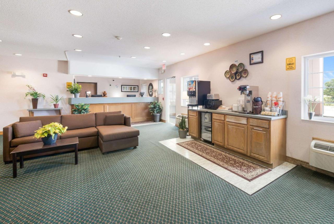 Rodeway Inn Urbana Champaign University Area Экстерьер фото
