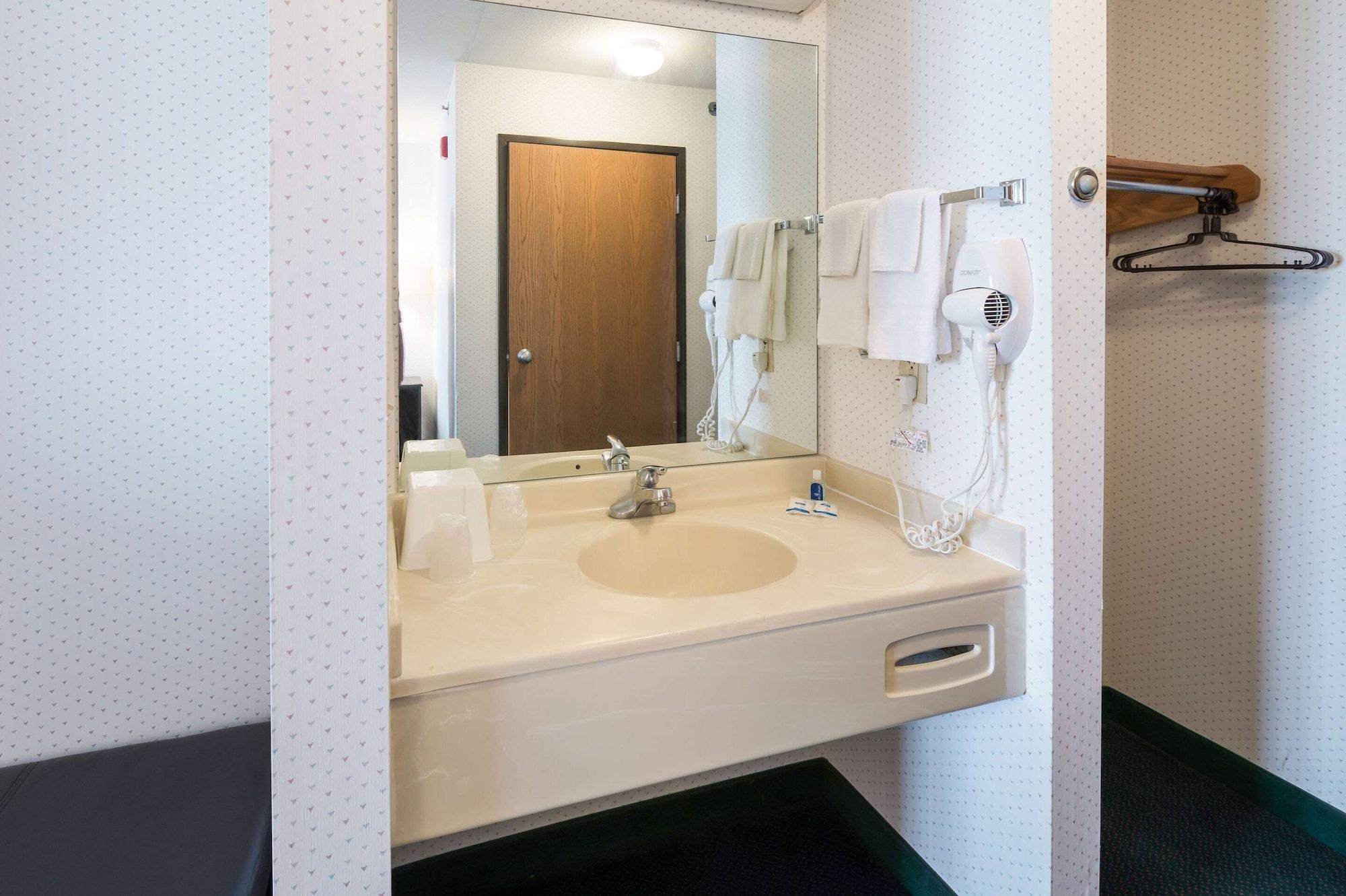 Rodeway Inn Urbana Champaign University Area Экстерьер фото